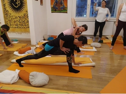 Yoga course - Ambiente der Unterkunft: Kleine Räumlichkeiten - Yoga-Lehrer Ausbildung - Praxis, Klagenfurt, Yoga-Schule Kärnten, Klagenfurt - YVO Zertifizierte Yoga-LehrerIn Ausbildung 200+ Stunden