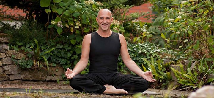 yoga - https://scontent.xx.fbcdn.net/hphotos-xpa1/t31.0-8/s720x720/1291804_326496767487992_777885844_o.jpg - Thomas-Yoga