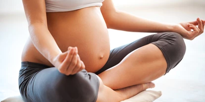 Yogakurs - vorhandenes Yogazubehör: Yogagurte - Berglen - Yoga in der Schwangerschaft - Hatha Yoga in der Schwangerschaft mit Klangschalen