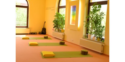 Yoga course - vorhandenes Yogazubehör: Decken - Vogtland - Der gut ausgestattete Yoga räum hat ca. 90qm. - Hatha-Yoga Kurs