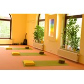 Yoga - Der gut ausgestattete Yoga räum hat ca. 90qm. - Hatha-Yoga Kurs