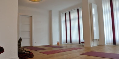Yoga course - vorhandenes Yogazubehör: Yogamatten - Hamburg-Stadt (Hamburg, Freie und Hansestadt) - Das Yoga Studio im Lattenkamp 13 - Yoga Heilpraxis