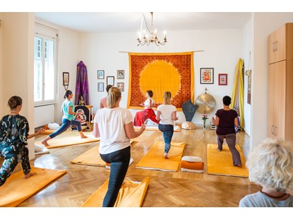 Yoga course - Art der Yogakurse: Offene Kurse (Einstieg jederzeit möglich) - Austria - Yoga-Kurse für Anfänger, Fortgeschrittene, Senioren in Klagenfurt, Kärnten - Hatha Yoga Kurse Klagenfurt live und online gestreamt