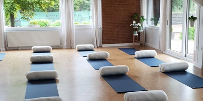 Yogakurs - vorhandenes Yogazubehör: Stühle - Buchholz in der Nordheide - Flow Buchholz - Yoga, Prana-Heilung & Selbstentfaltung