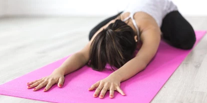 Yoga course - vorhandenes Yogazubehör: Yogamatten - Durlangen - Yin Yoga - Prenatal Yoga