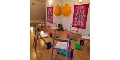 Yoga course - Yoga auf dem Stuhl - Svastha-Vaya-Yoga(c) - Intuitives Räuchern mit Marion