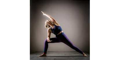 Yoga course - vorhandenes Yogazubehör: Yogagurte - Kissing - Hatha-Yoga, Online Hatha Yoga, Yin Yoga, FeetUp-Yoga, Meditation, Yoga Nidra,