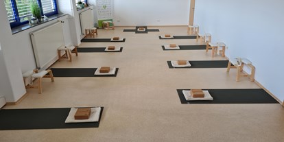 Yogakurs - vorhandenes Yogazubehör: Decken - Mering - Hatha-Yoga, Online Hatha Yoga, Yin Yoga, FeetUp-Yoga, Meditation, Yoga Nidra,