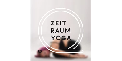 Yoga course - Yogastil: Hatha Yoga - Würzburg Heidingsfeld - Hatha Yoga ist der perfekte Einstieg in die Yoga-Welt und wird von Anfängern*Innen und Fortgeschrittenen auf jedem Level und in jedem Alter geübt. Hier hast du Zeit und Raum bei dir anzukommen. Der Abschluss dieser Stunde findet in harmonisierenden Yin- Positionen statt. - Hatha Yoga