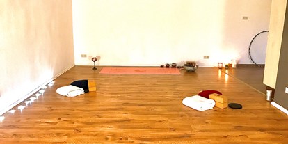 Yogakurs - vorhandenes Yogazubehör: Decken - Saarbrücken Mitte - Yoga und Krebs  Yoga