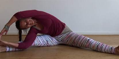 Yogakurs - vorhandenes Yogazubehör: Meditationshocker - Bremen - Hatha-Vinyasa-Yoga und Yin-Yoga