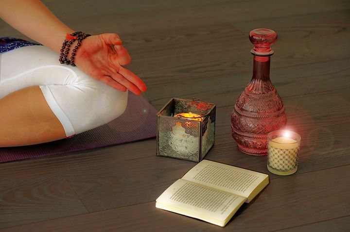 yoga - https://scontent.xx.fbcdn.net/hphotos-xfa1/t31.0-8/s720x720/11807751_785577931561427_6092748813139641749_o.jpg - Yoga Shala Verweilzeit