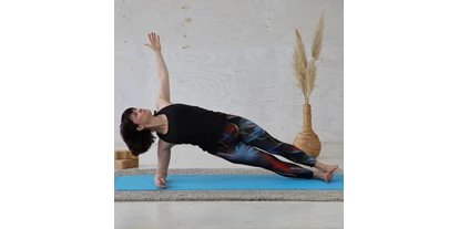 Yogakurs - Kurssprache: Französisch - Sachsen - Yoga-Seitstütz - Yoga bei HANSinForm - Nadine Hans