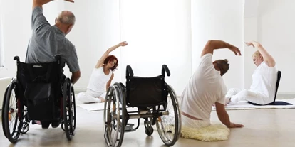 Yoga course - Inhalte für Zielgruppen: Yoga für Rollstuhlfahrer (mobilitätseingeschränkt) - Ludwigsburg - ONLINE Fortbildung – Kundalini Yoga für Menschen mit körperlicher Behinderung