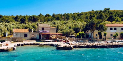 Yogakurs - Kleine Restaurants an jeder Insel - Segeln und Yoga Retreat Kroatien 2022