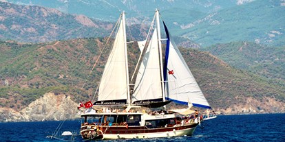 Yogakurs - Eine Gulet in voller Windfahrt - Schiff Yoga Urlaub Türkei 2022