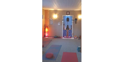 Yogakurs - vorhandenes Yogazubehör: Yogamatten - Tann (Fulda) - Yoga- Übungsraum - Hatha-Yoga