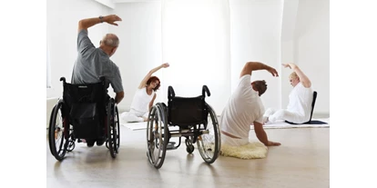 Yogakurs - Kurse für bestimmte Zielgruppen: Yoga für Rollstuhlfahrer (mobilitätseingeschränkte Menschen) - Markgröningen - Kundalini Yoga mit Antje Kuwert - ONLINE