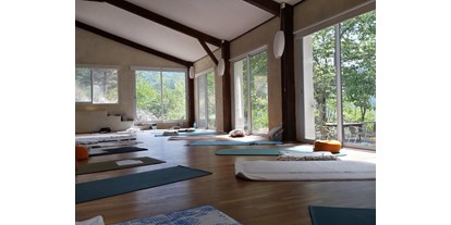 Yoga course - Räumlichkeiten: Ferienanlage - Yoga Retreat August 2023 – L’Adret de Cornillac (nördliche Provence- Drôme)
