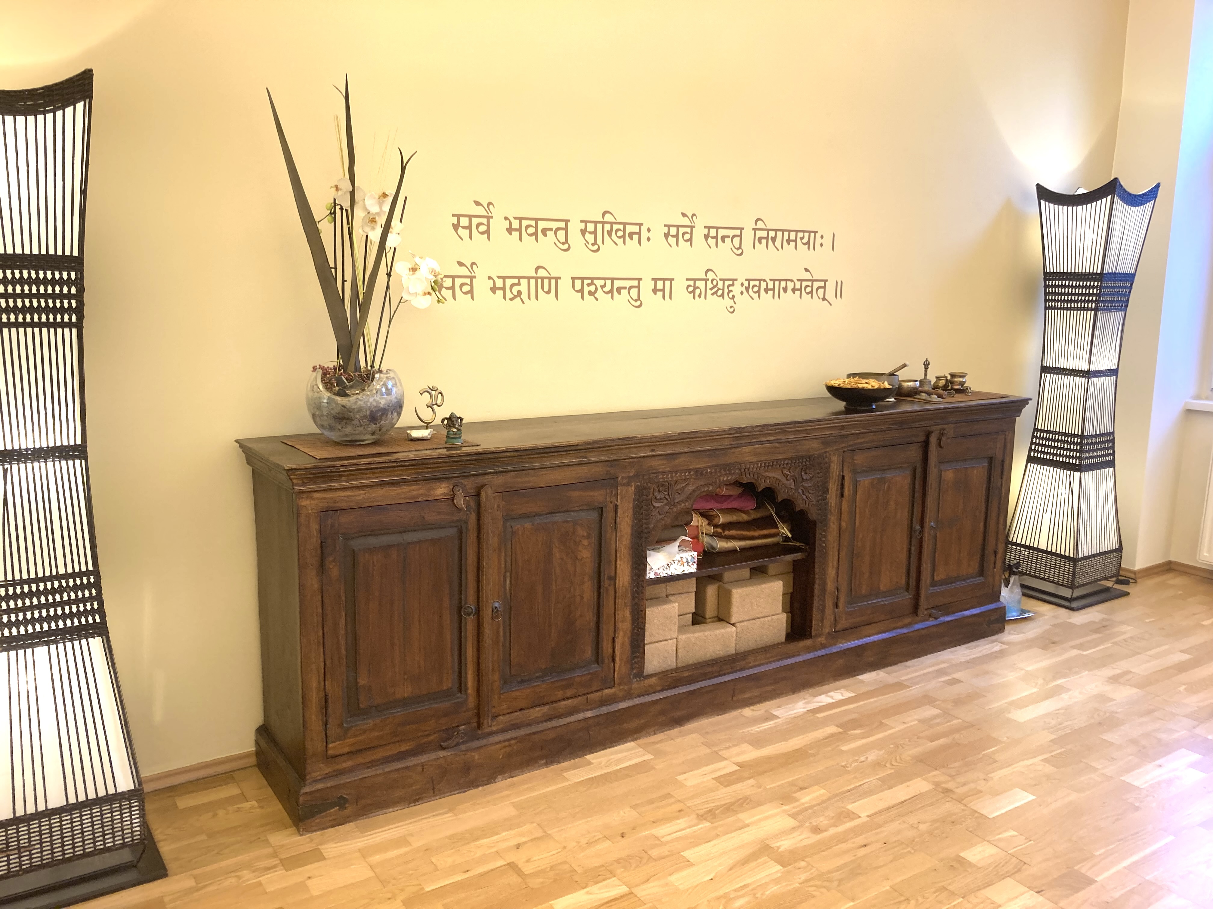 Clase de yoga - geeignet für: Dickere Menschen - Austria - Yoga-Gruppenraum Front - YogaPraxis - Medical Yoga & Physiotherapie