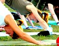 Yoga: https://scontent.xx.fbcdn.net/hphotos-xaf1/v/t1.0-9/s720x720/1002271_565042840215050_1922495544_n.jpg?oh=4250b80e0ba4ce895aaf1c8c99b5ed1a&oe=57866FE1 - Yoga mit Gloria