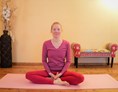 Yogaevent: Clara Satya im Meditationssitz - Workshop Yoga und Meditation - Ausgleich für Körper, Geist und Seele - Workshop "Yoga und Meditation - Ausgleich und Erholung für Körper, Geist und Seele"