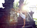 Yoga: https://scontent.xx.fbcdn.net/hphotos-xap1/t31.0-8/s720x720/1597911_353039918170148_1670381863_o.jpg - Here & now - yoga