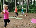 Yoga: Yoga für Seniorinnen
Bei Schönwetter hat die Stunde auch schon mal im Wald oder auf der Wiese statt gefunden :) - Natur & YOGA