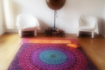 Yoga: Massageritual "Liebende Berührung"  - Ananda Yoga Potsdam
