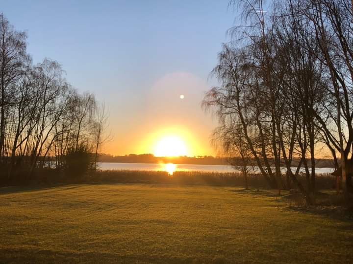 Yogaevent: Der Ausblick auf die Schlei bei deinem Frühstück  - Kloster-Yoga-Wochenende am Ufer der Schlei in Schleswig-Holstein