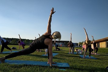 Yoga: Power Yoga Vinyasa, Pilates, Yoga Therapie, Classic Yoga