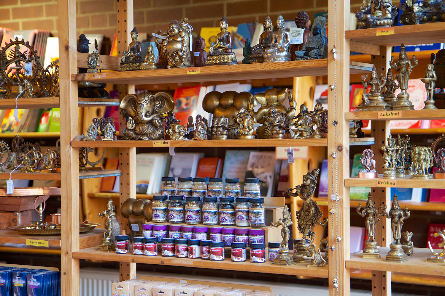 Yogakurs - Horn-Bad Meinberg - Shop in der Chakrapyramide - Yoga Vidya Bad Meinberg