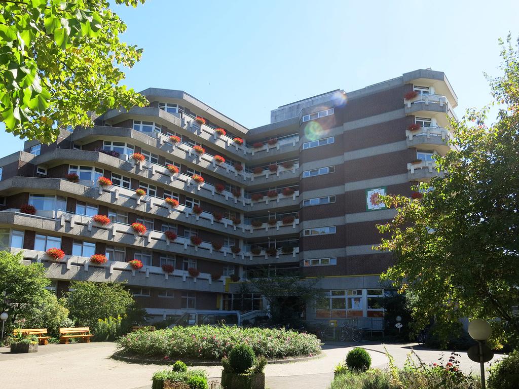 Yoga: Chakra-Pyramide, eines von 3 Gebäuden auf dem Yoga Vidya Campus - Yoga Vidya Bad Meinberg