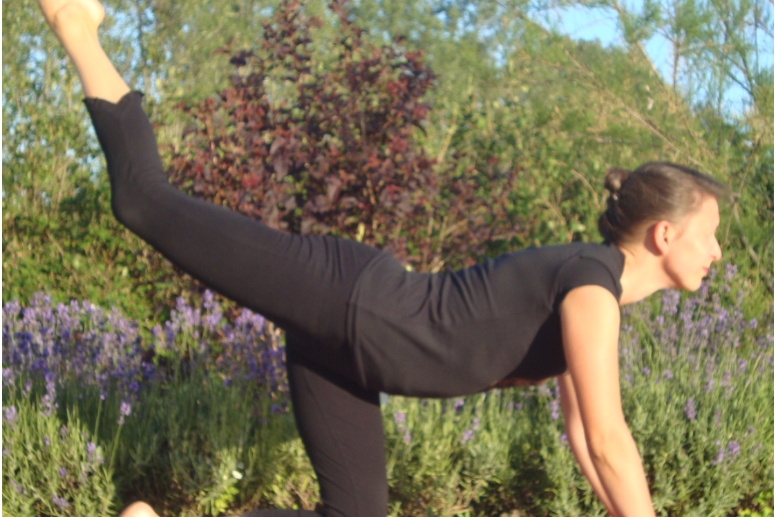 Yoga: Im Sommer führen wir die Yogakurse draußen durch. Spüre dich inmitten der Elemente.  - Yogaschule Devi