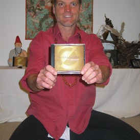 Yoga: DIE "Entspannungs-CD" :
NIDRA NIDRA:  a) Yoga Nidra für den Tag zur Entspannung
b) NIDRA NIDRA für die Nacht: 
AUSZEIT-VERLAG: http://shop.auszeit-verlag.de/index.php?page=product&info=140 
 - PRAXIS FÜR YOGA ZEN TAIJI Lucas Wilkmann