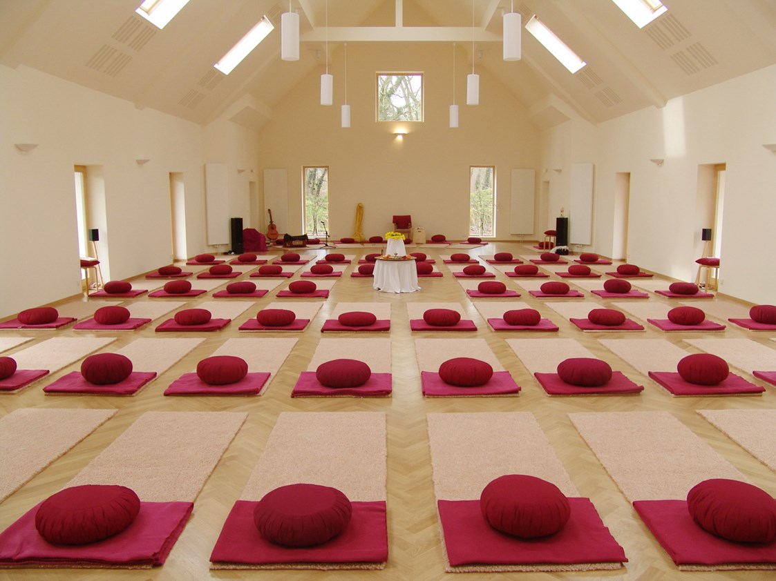 Yoga: Yoga- und Meditationshalle Shanti Mandir (Quell des Friedens) - Europäisches College für Yoga und Therapie