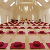 Yogakurs - Yoga- und Meditationshalle Shanti Mandir (Quell des Friedens) - Europäisches College für Yoga und Therapie