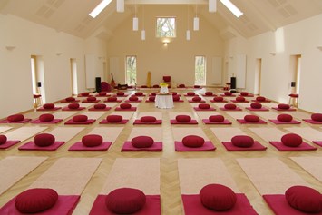 Yoga: Yoga- und Meditationshalle Shanti Mandir (Quell des Friedens) - Europäisches College für Yoga und Therapie