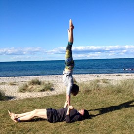 Yoga: Schüler beim Acroyoga in der Pfalz - HathaYoga & AcroYoga mit Georg Thimme