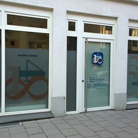 Yoga: Eingang Yogastudio Einatmen Ausatmen München - 148 Ausatmen.Einatmen