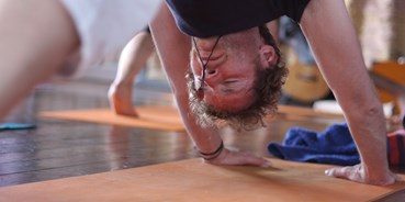 Yoga - Kurssprache: Deutsch - Yoga fürs Wohlbefinden