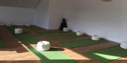 Yogakurs - Kurse für bestimmte Zielgruppen: Kurse nur für Frauen - Bayern - Yoga Studio Abensberg    Jessica Thaler