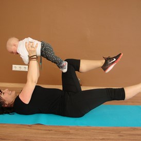 Yoga: BABYLATES - Pilates für Mamas mit Baby - Mittelpunkt - Zentrum für Wohlbefinden und Leistungsentfaltung Jena