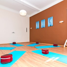 Yoga: Unsere Räume können auch gemietet werden. Nehmen Sie Kontakt zu uns auf.  - Mittelpunkt - Zentrum für Wohlbefinden und Leistungsentfaltung Jena