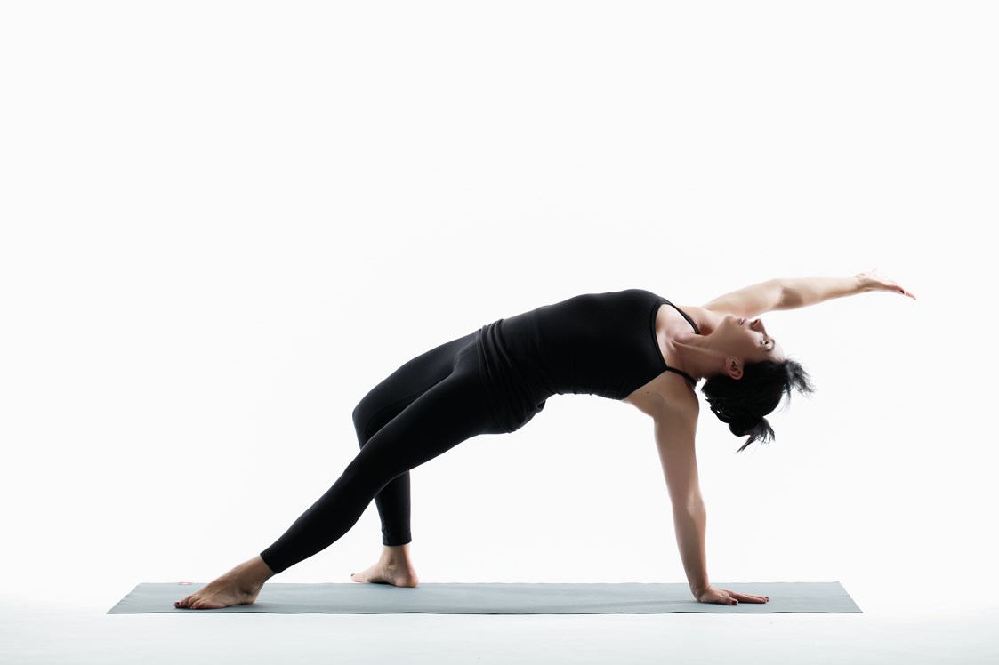 Yoga: YOUNIQUE YOGA