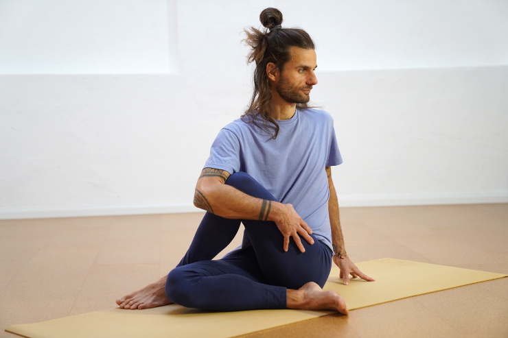 Yoga: Hatha Yoga mit Dennis 'Foxy' - YOGARAUM Freiburg