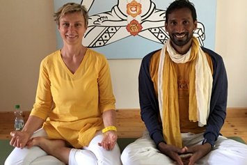 Yoga: Yoga und Meditation mit Mani Raman bei Karuna Yoga in Holsthum - Karuna Yoga