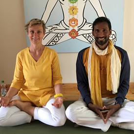 Yoga: Yoga und Meditation mit Mani Raman bei Karuna Yoga in Holsthum - Karuna Yoga