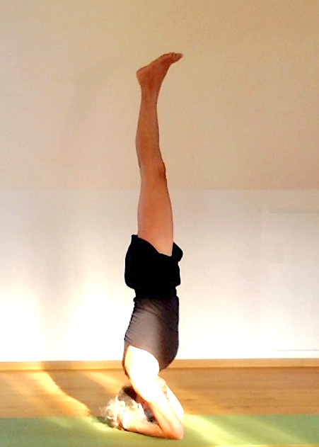 Yogakurs - Rankweil - Kopfstand, sirshasana - Yoga Petra Himmel