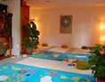 Yoga: Raumgestaltung für den Kurs "Yoga für Mutter & Baby" in Dielheim-Balzfeld - Yogaschule Ursula Winter